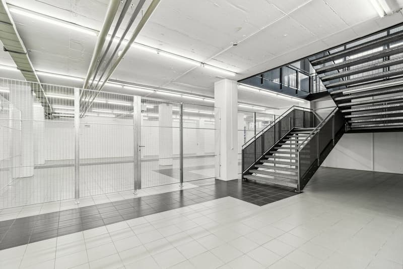 135m2 storage space in ideal location near A14 (6)