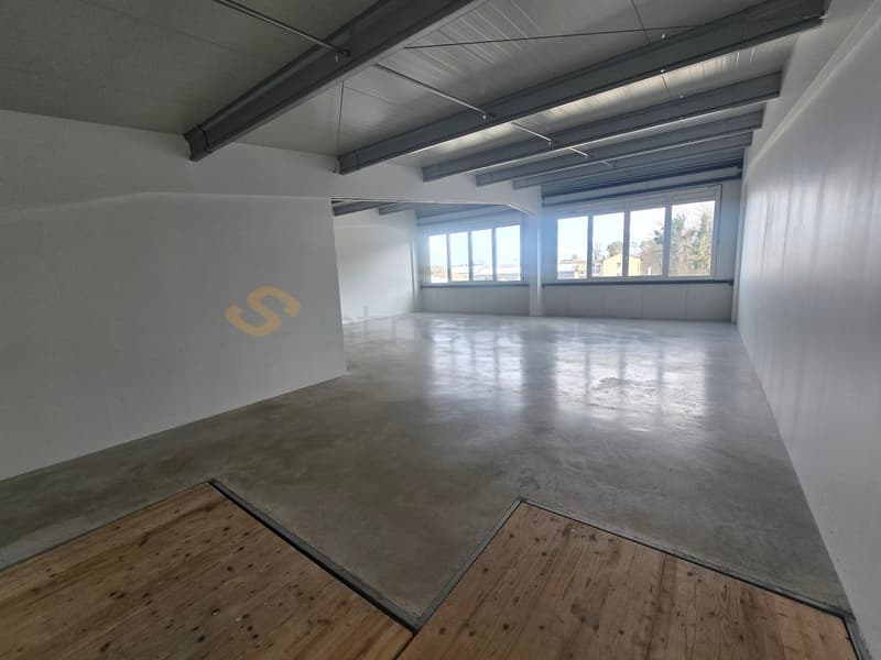 Streetbox double de 230 m2 très bien situé ! Box n52+53 (8)