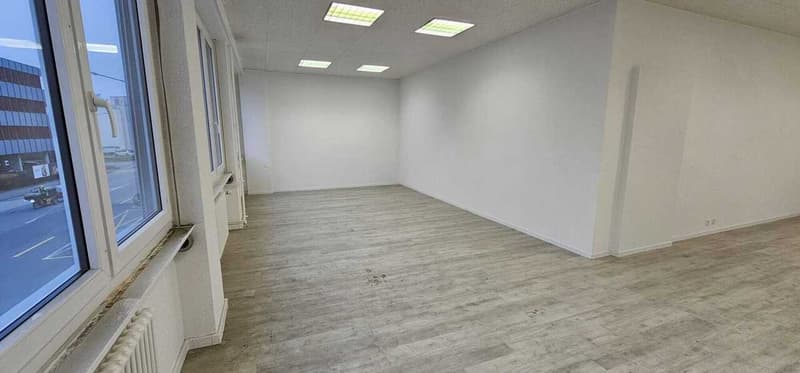 Surface commerciale/bureau de 65 m² à louer - 1er étage (3)