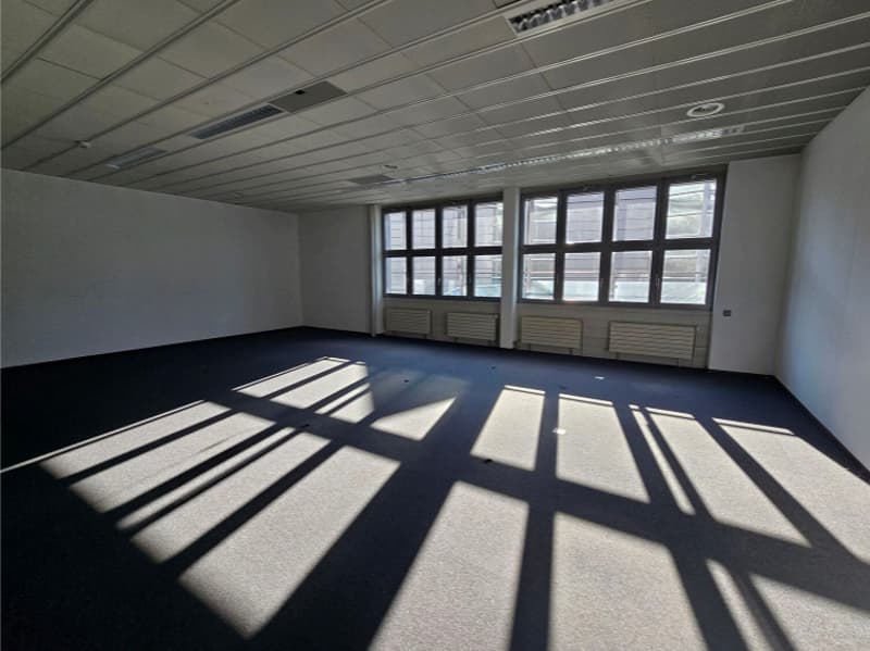 96m2 - Bureau à proximité du centre de Neuchâtel (2)
