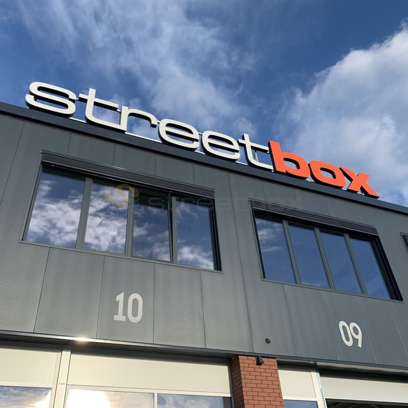 Streetbox de 115 m2 très bien situé ! (4)