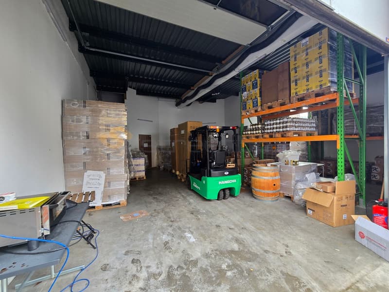 Streetbox quadruple de 460 m2 très bien situé ! (2)