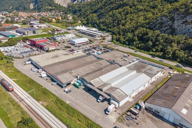 Surface commerciale 799 m2 -  Plusieurs places de parc - Hauteur 4.5 (7)