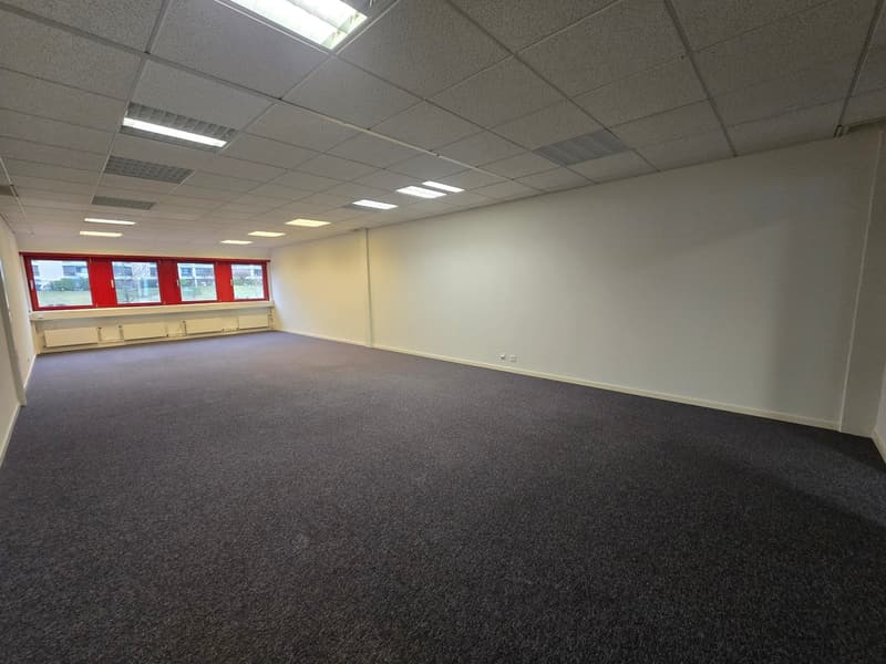 Bureau de 57m²- Idéalement placé à Gland (3)