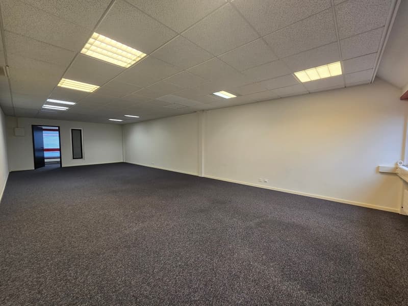 Bureau de 57m²- Idéalement placé à Gland (5)