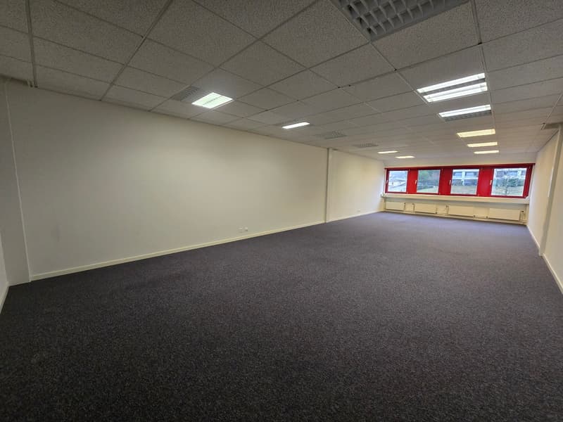 Bureau de 57m²- Idéalement placé à Gland (2)