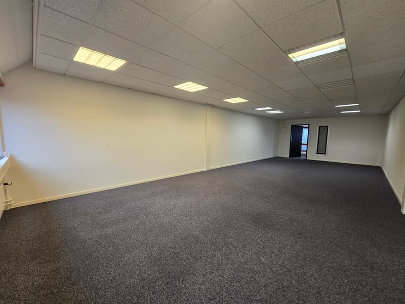 Bureau de 57m²- Idéalement placé à Gland (4)