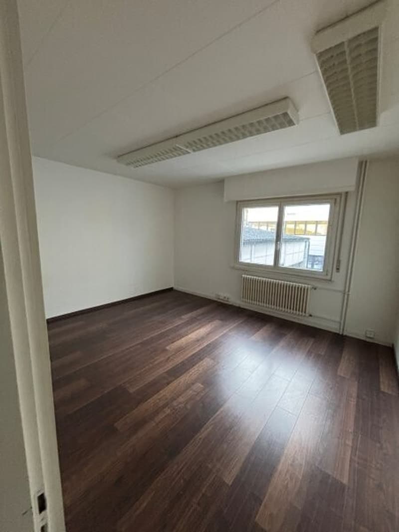 Surface commerciale/bureau de 45 m² à louer - 1er étage (3)