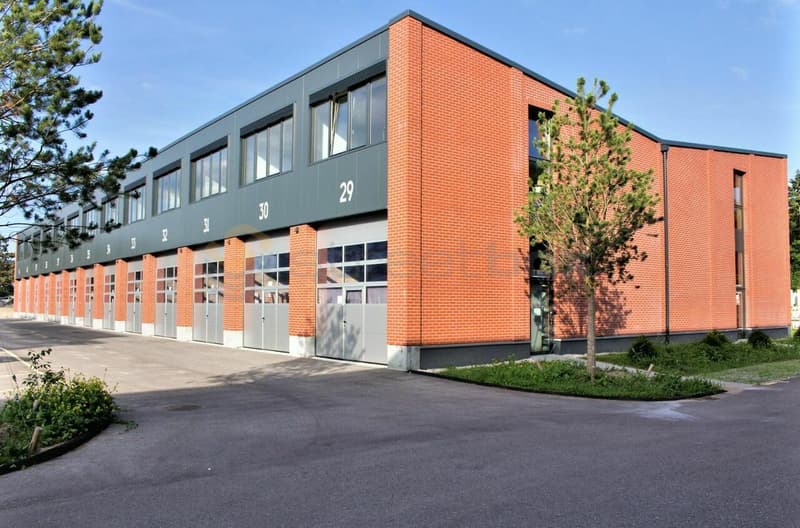 Box à l'étage de 50m2 - 5m x 10m (1)