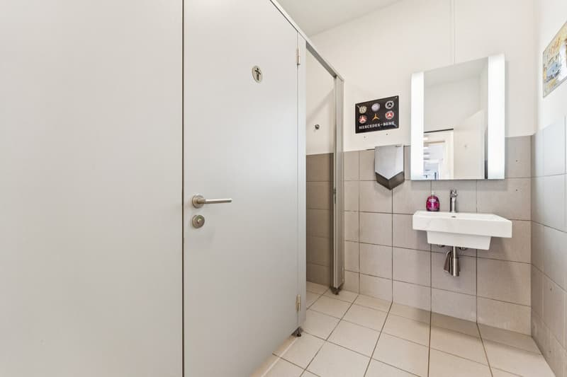 Verkaufsfläche/Showroom zum Vermieten! (4)