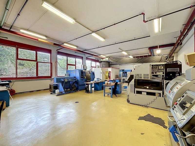 Atelier 420 m2 au rez - Accès porte sectionnelle - Proche de tout (7)