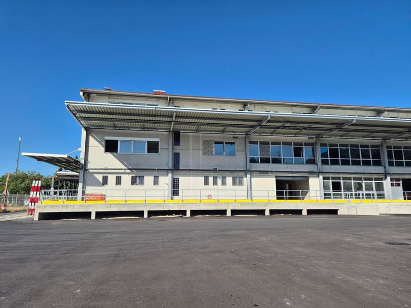Dépôt de 1000 m² à louer - Onnens (3)