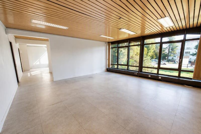 Surface 63 m2 au rez - Proche de tout - Bail flexible (2)