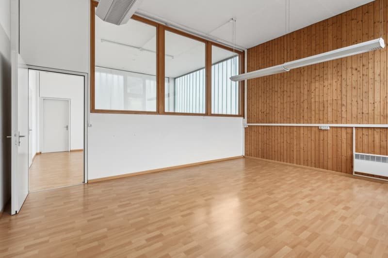 Grosszügige Lager- und Atelierfläche im Industriequartier Oberfeld (2)