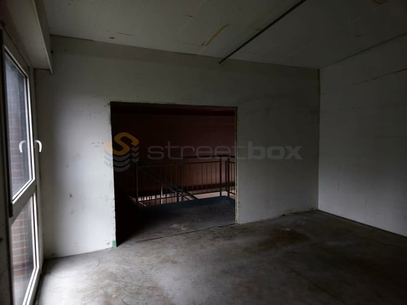 Streetbox de 68 m2 très bien situé, lumineux ! avec local WC et lavabo (5)