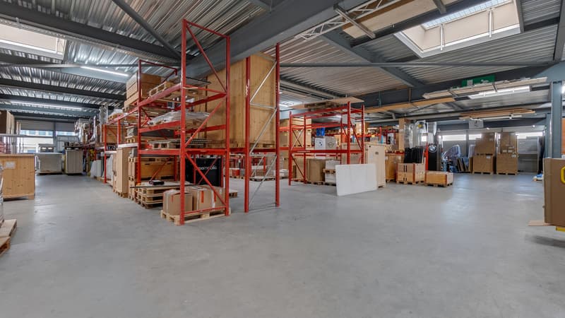 Repräsentativer Gewerbestandort mit Büro- und Logistikflächen (4)