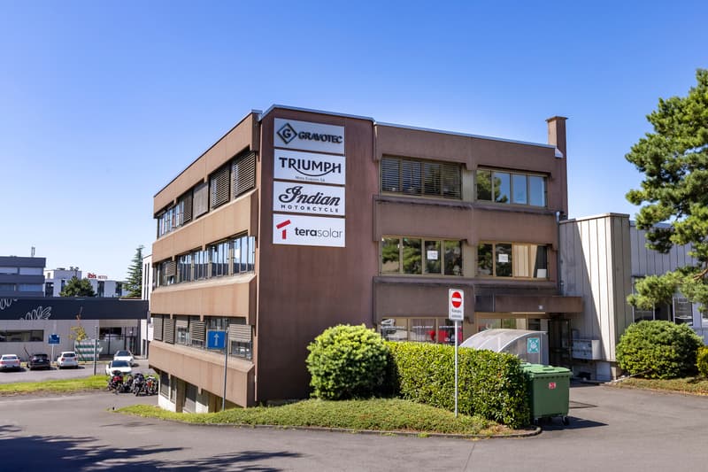 Bureau de 65 m2 au 2ème avec ascenseur - Proche autoroute et bus (1)