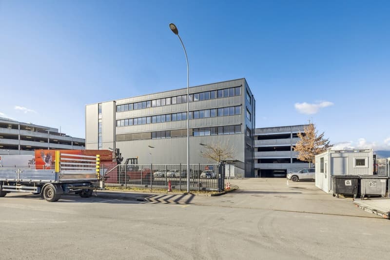 Bureaux de 460 m² à louer à Vernier (1)