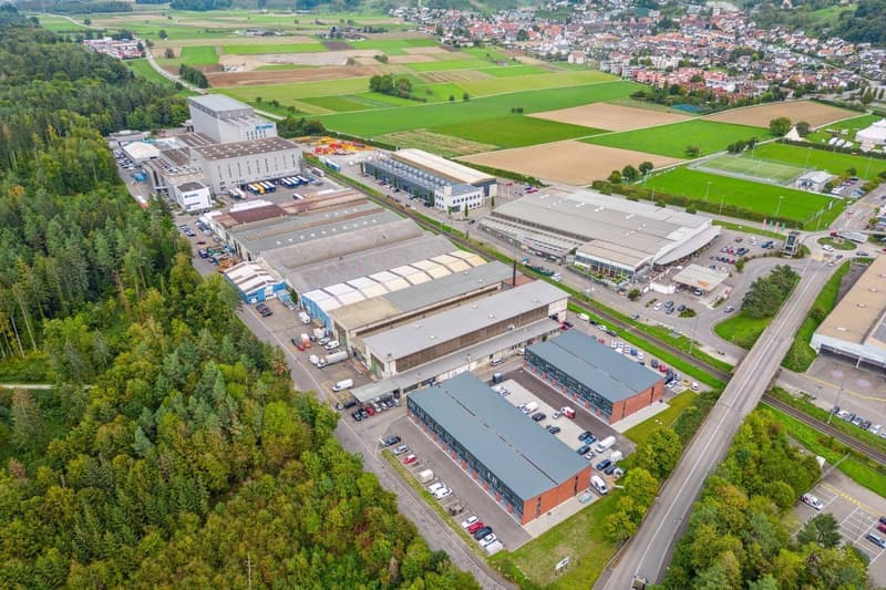 Grosse Industriehalle in Würenlingen (2)