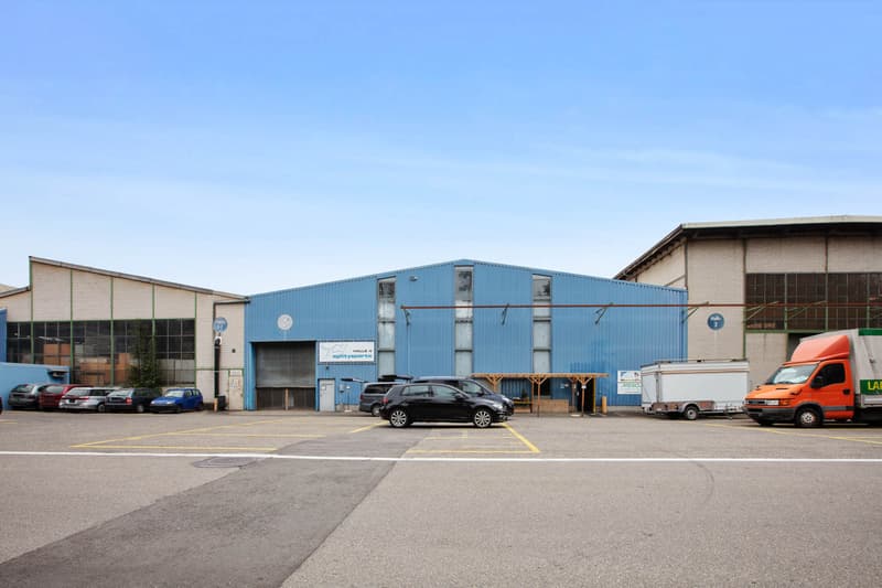 Grosse Industriehalle in Würenlingen (1)