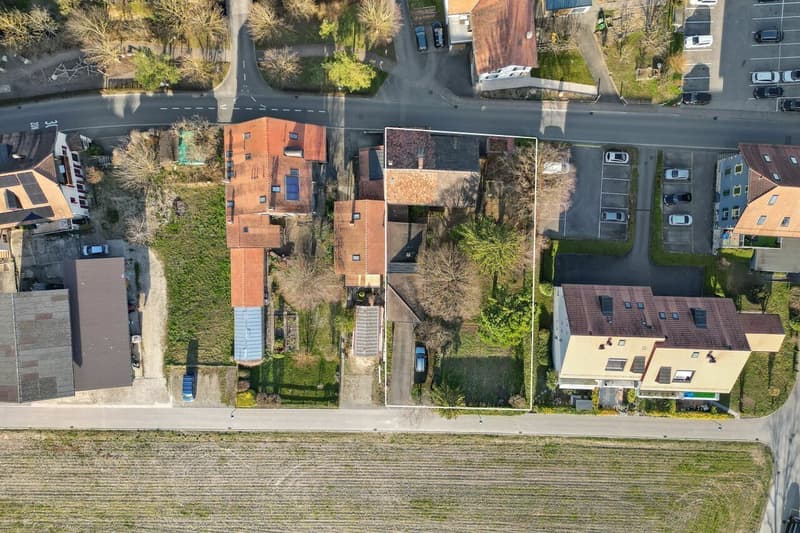 Spacieuse propriété à Champagne avec maison, guest house et jardin (13)