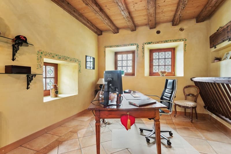 Propriété au charme authentique, finitions soignées et grand jardin (5)