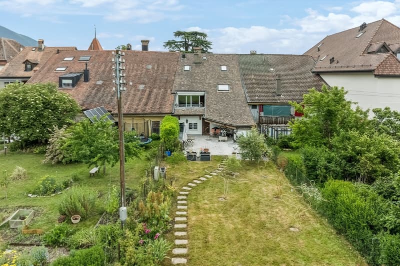 Très charmante maison villageoise, au centre de Champagne ! (2)