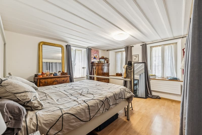 Maison de caractère rénovée aux grands volumes (10)