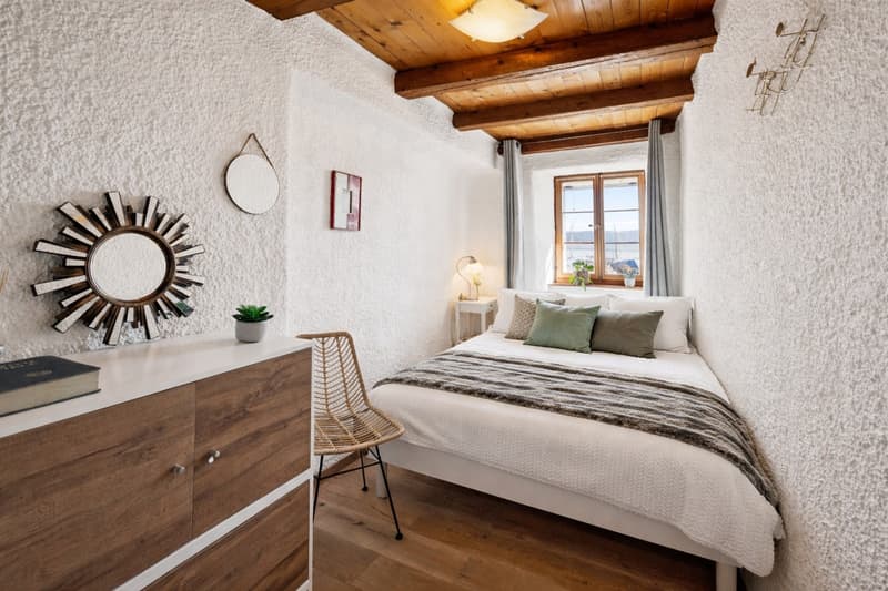 Maison villageoise de caractère située face au lac de Neuchâtel ! (6)