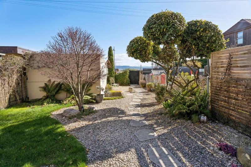 Maison villageoise de caractère située face au lac de Neuchâtel ! (12)