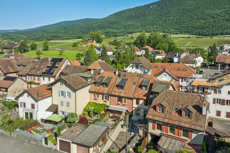 Maison villageoise de caractère située face au lac de Neuchâtel ! (13)