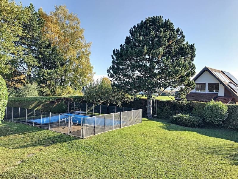 Villa de 1.5 pièces avec garage, jardin et piscine. (2)