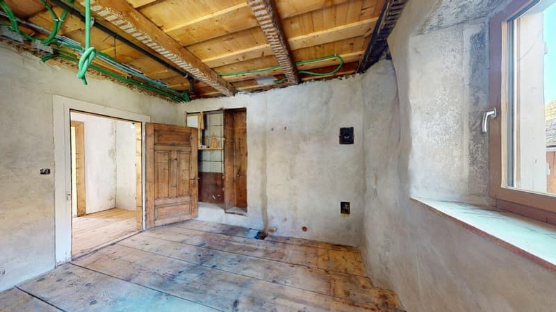 Historic multi-family house with large stable in Tinizong (8)