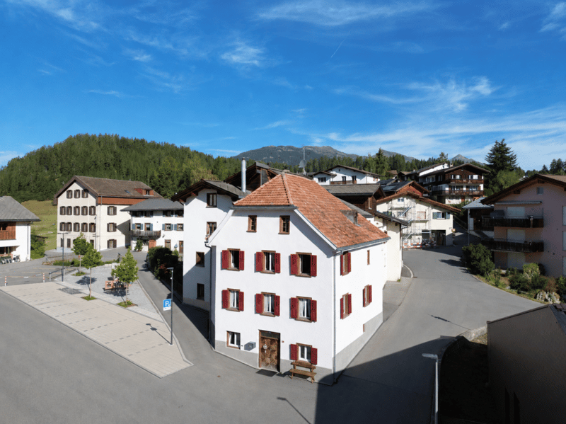 Historische Liegenschaft im Herzen von Lantsch/Lenz (1)
