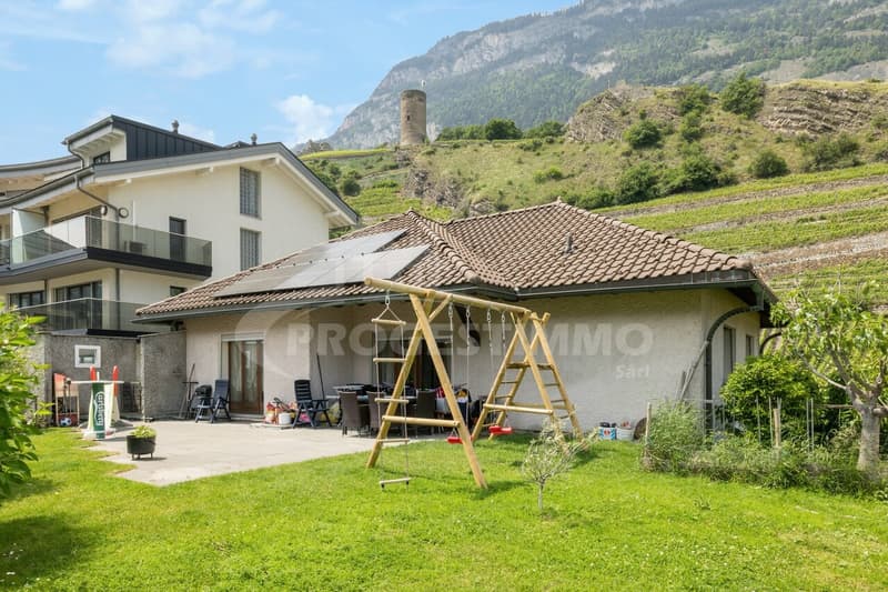 SPACIEUSE VILLA AVEC GRAND POTENTIEL AU COEUR DU VILLAGE