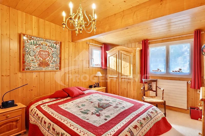 CHALET COUP DE COEUR AVEC TERRAIN, VUE ET LUMINOSITÉ (8)