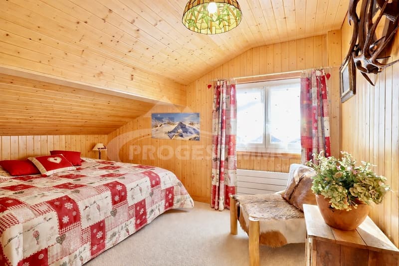 CHALET COUP DE COEUR AVEC TERRAIN, VUE ET LUMINOSITÉ (7)