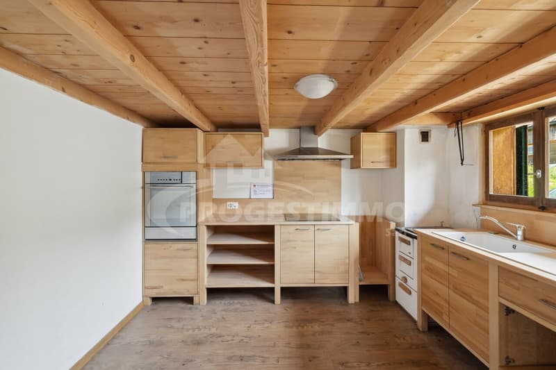 CHALET HISTORIQUE DE 1767 AVEC POTENTIEL DE RÉNOVATION (9)