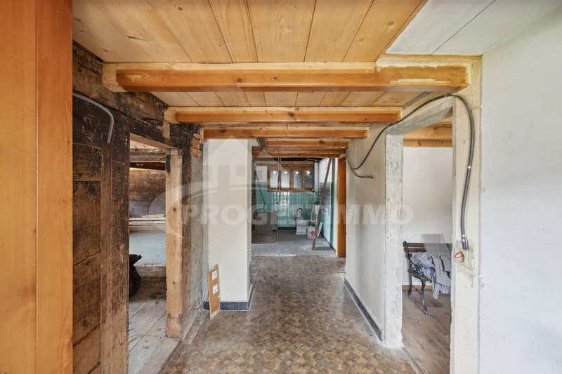 CHALET HISTORIQUE DE 1767 AVEC POTENTIEL DE RÉNOVATION (11)