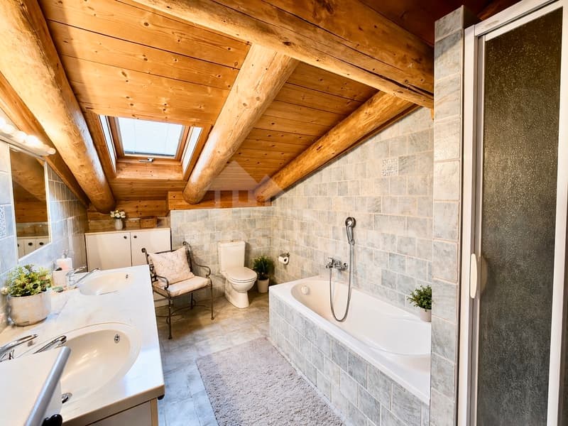 MAISON INDIVIDUELLE D'EXCEPTION EN RONDINS DE BOIS (9)