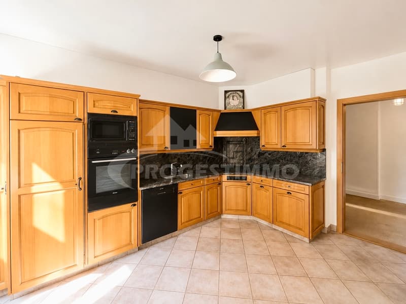 APPARTEMENT 3,5 PIÈCES IDÉALEMENT SITUÉ (2)