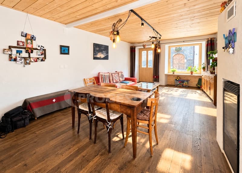 CONFORT ET CONVIVIALITÉ AVEC CETTE MAISON MITOYENNE DE 5,5 PIÈCES (1)