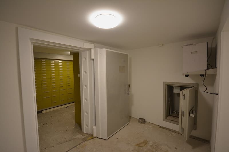 Immeuble rénové 100% loué, hyper-centre, avec salle des coffres-forts à valoriser (17)