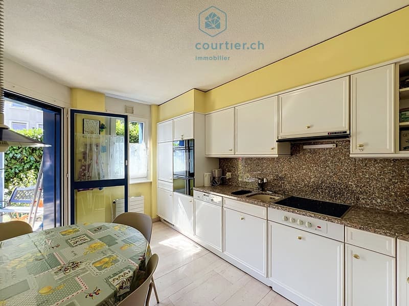 Appartement, terrasse et jardin, au calme en ville, proche HFR et gare (10)