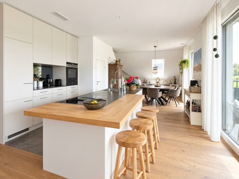 BIRCHWIL - 4.5 Zimmer Dachwohnung mit schöner Aussicht aus fast allen Räumen (3)