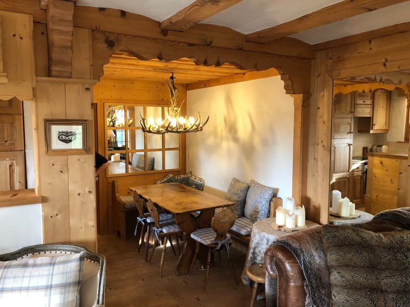 Charmant appartement de 3,5 pièces avec terrasse et vue sur les montagnes et la vallée à Rougemont (1)