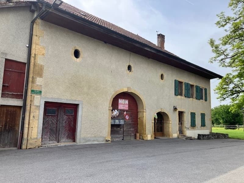 Deux bâtiments avec grand potentiel de rendement. Hors zone à bâtir. (3)