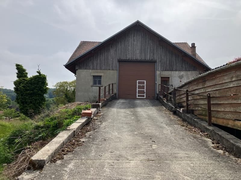 Deux bâtiments avec grand potentiel de rendement. Hors zone à bâtir. (6)
