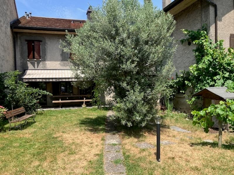 Complexe immobilier avec potentiel de création de logements à Chessel (3)