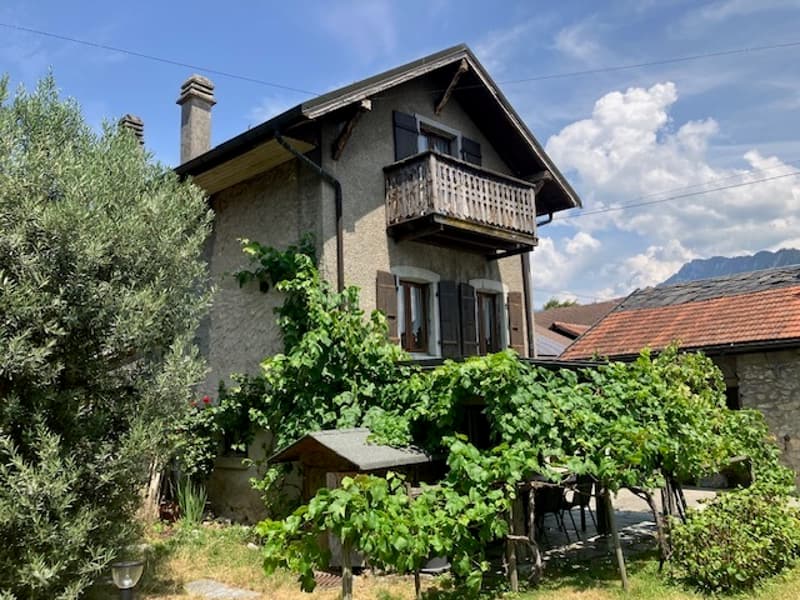 Complexe immobilier avec potentiel de création de logements à Chessel (2)